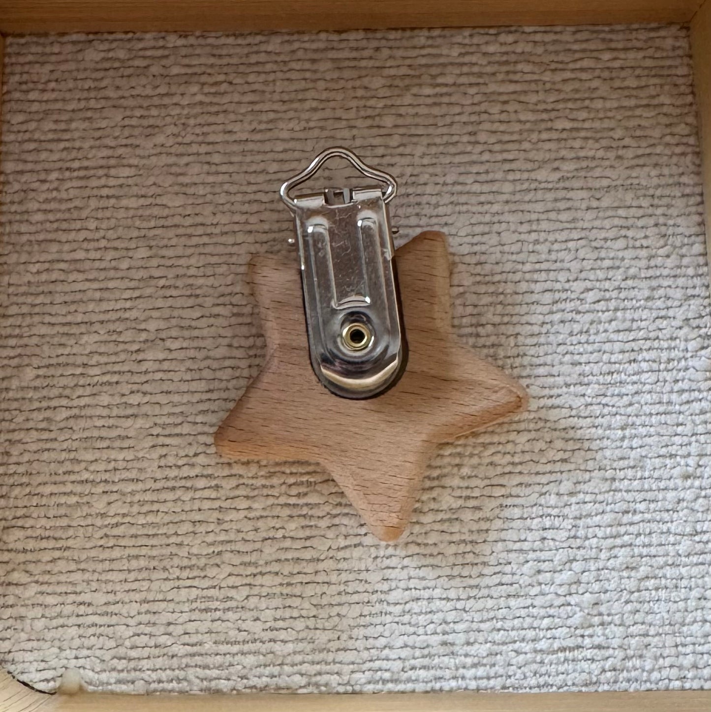 Clip Attache Tétine ETOILE en bois de hêtre