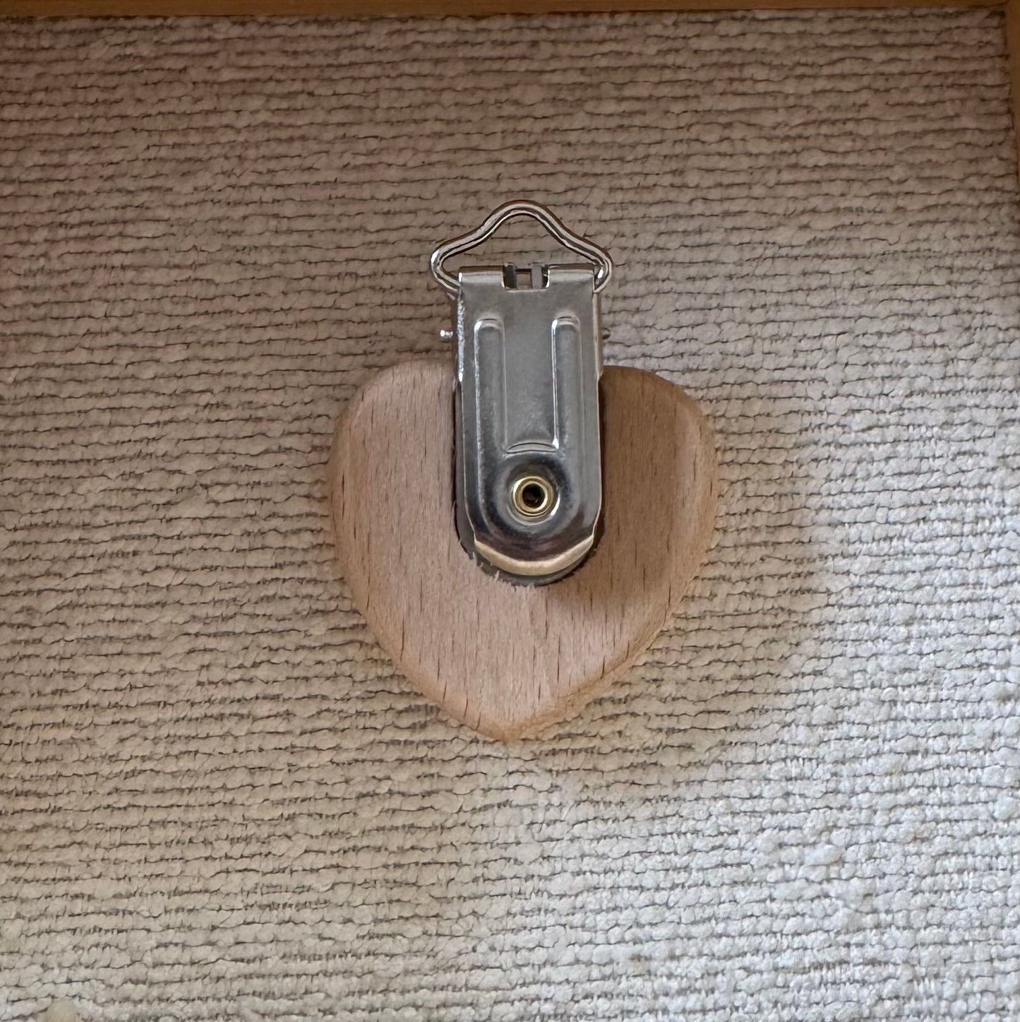 Clip Attache Tétine COEUR en bois de hêtre