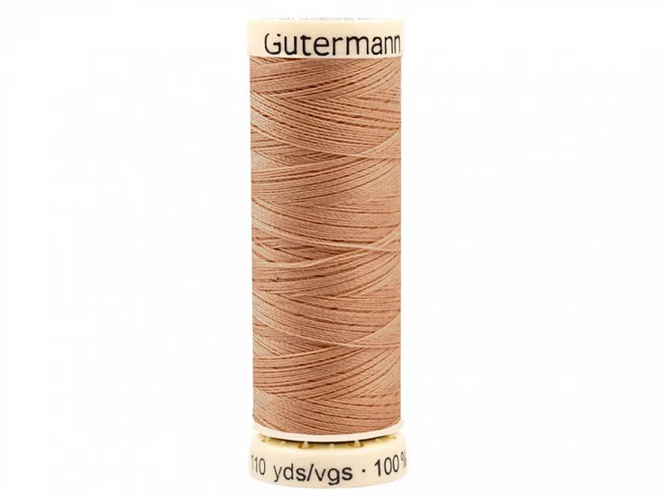 Fil Gutermann universel polyester 121
