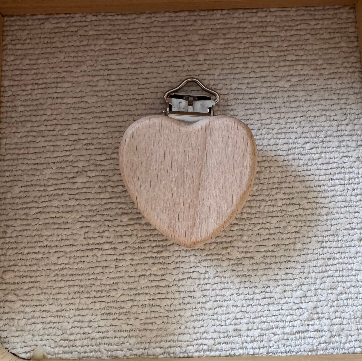 Clip Attache Tétine COEUR en bois de hêtre